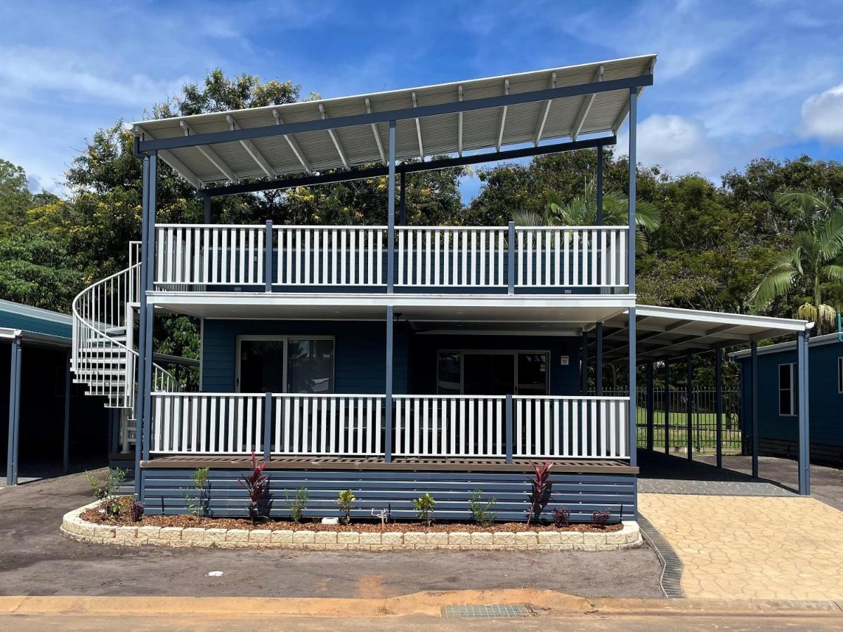 Ingenia Holidays Cairns Coconut Kültér fotó A two storey transportable home