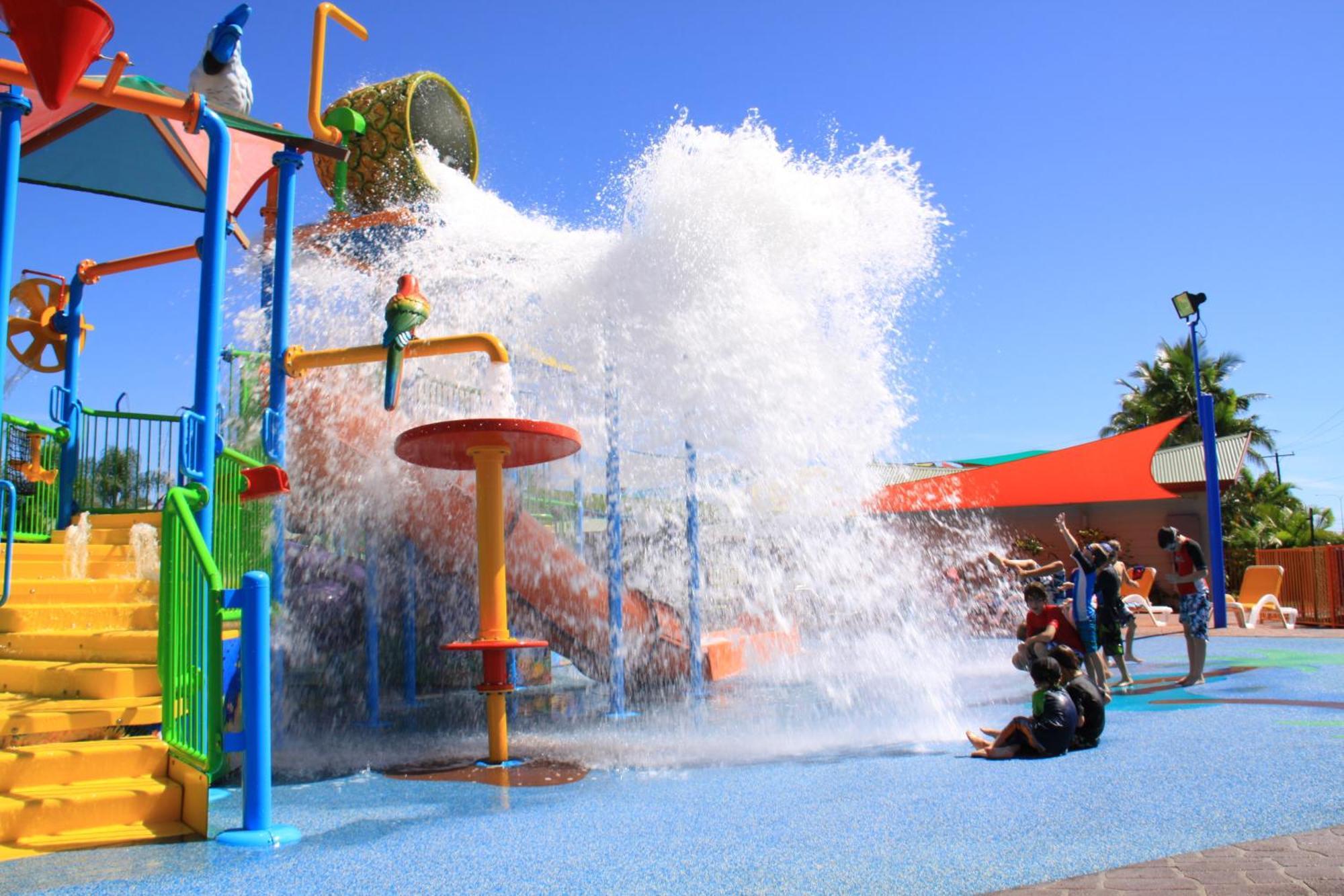 Ingenia Holidays Cairns Coconut Kültér fotó Wet 'n' Wild Water Park