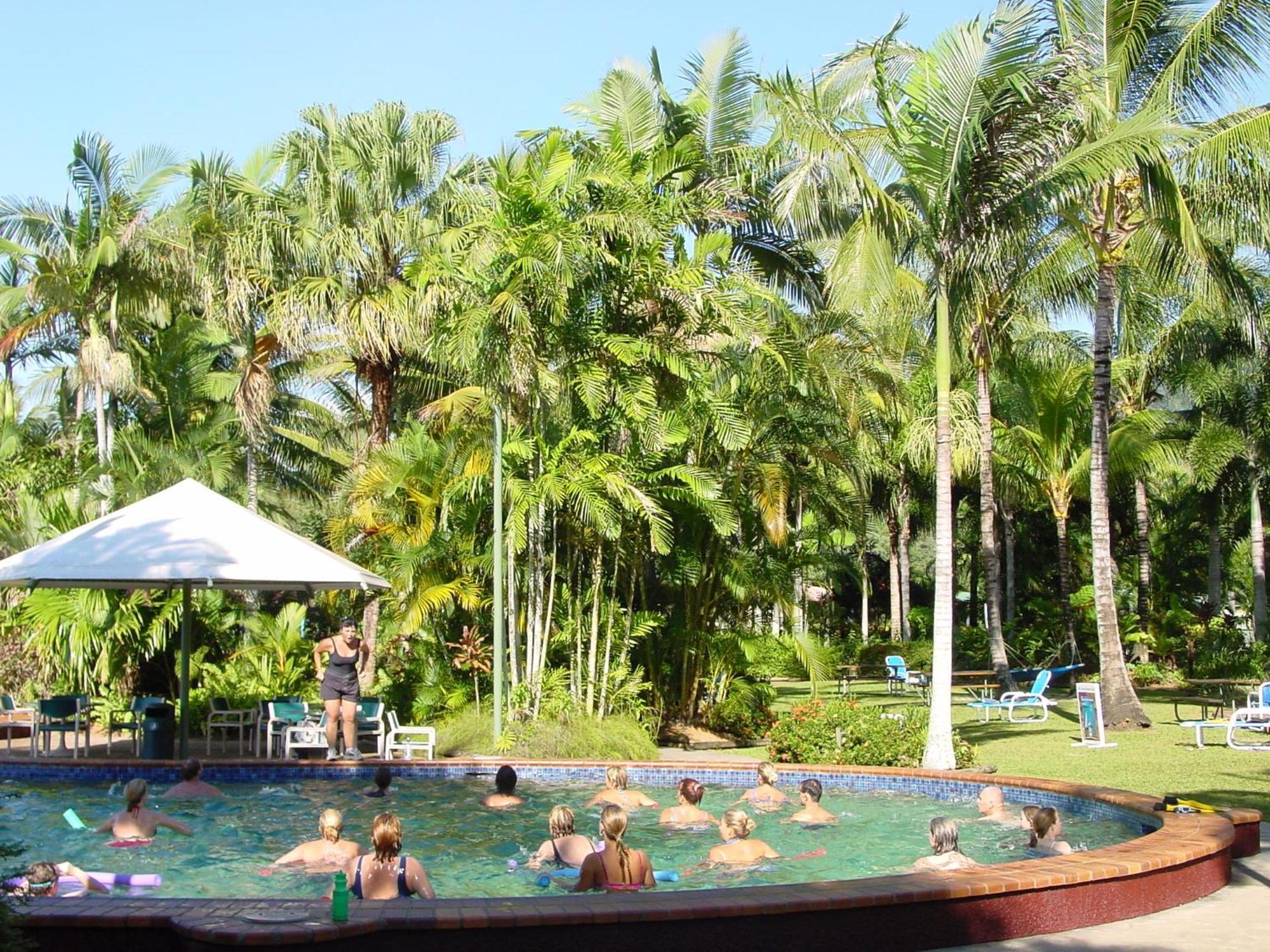 Ingenia Holidays Cairns Coconut Kültér fotó The pool at the resort