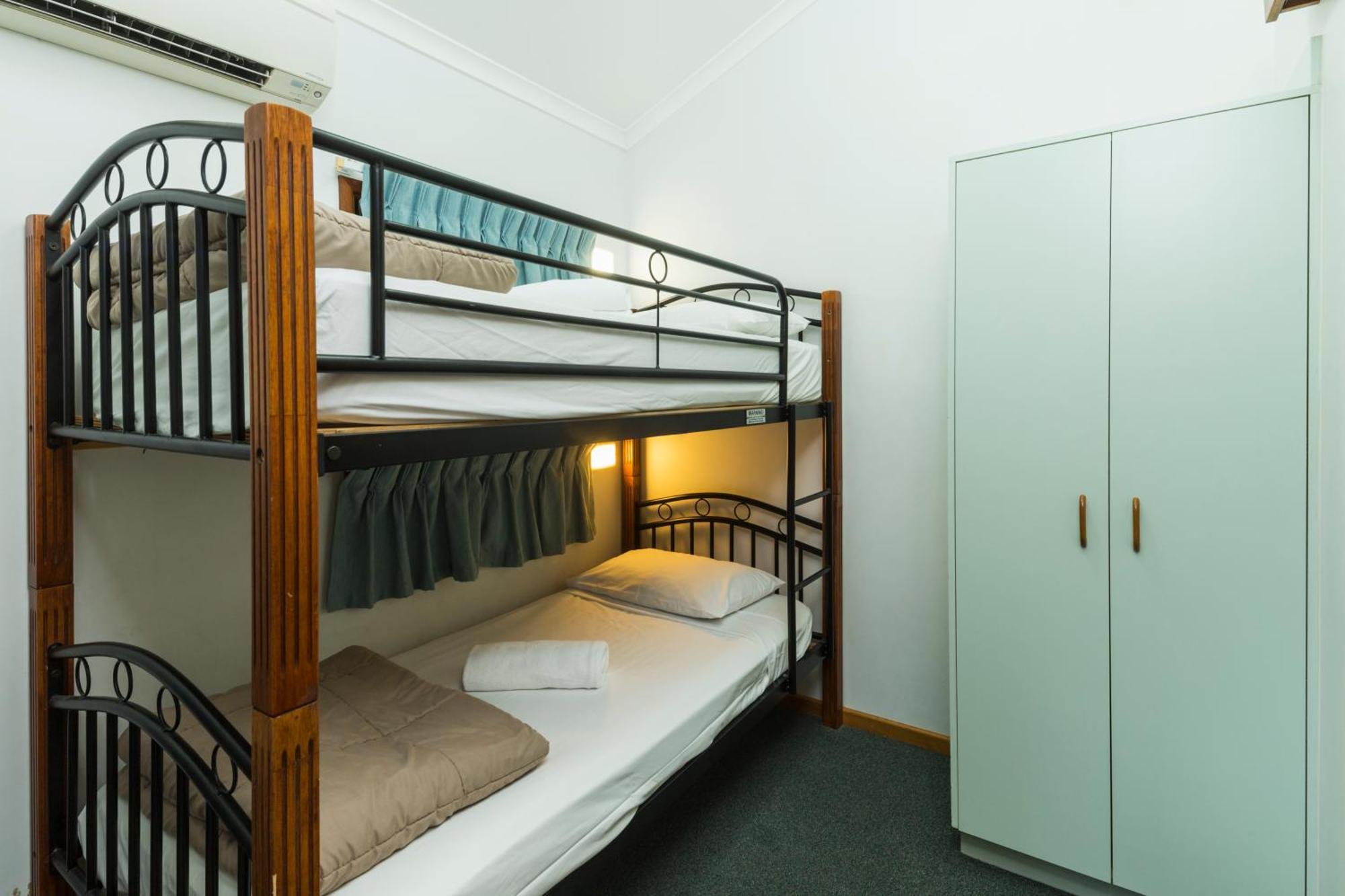 Ingenia Holidays Cairns Coconut Szoba fotó A bunk bed