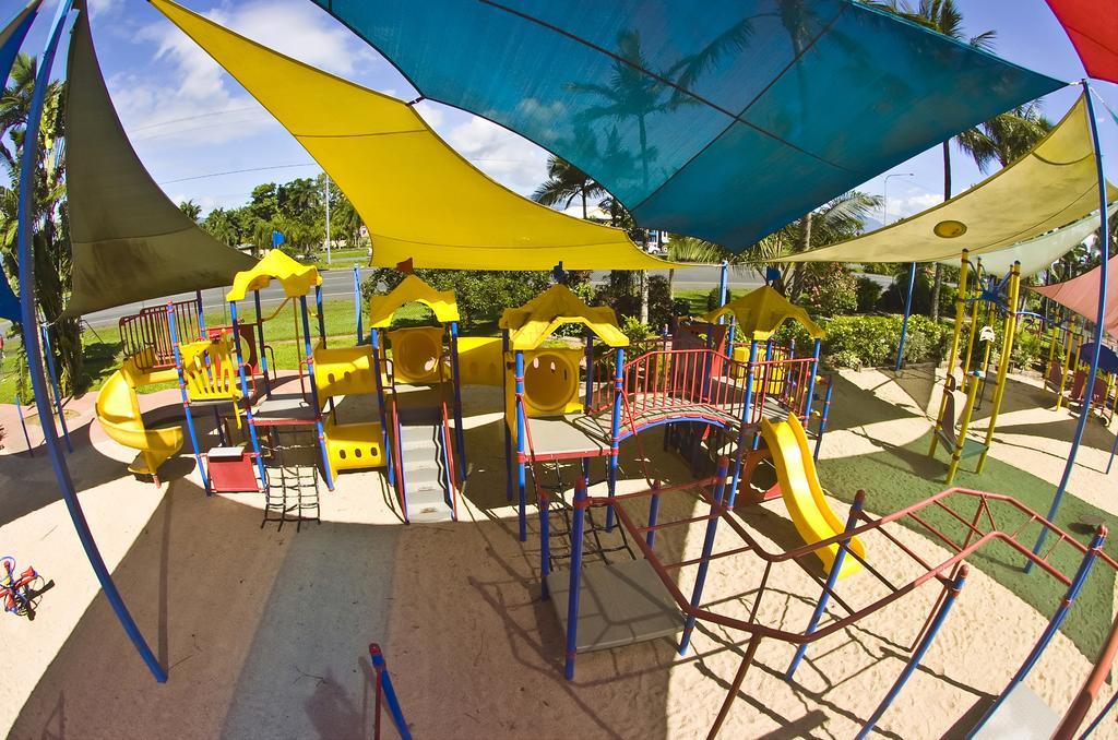 Ingenia Holidays Cairns Coconut Kültér fotó Playground at the University of Miami