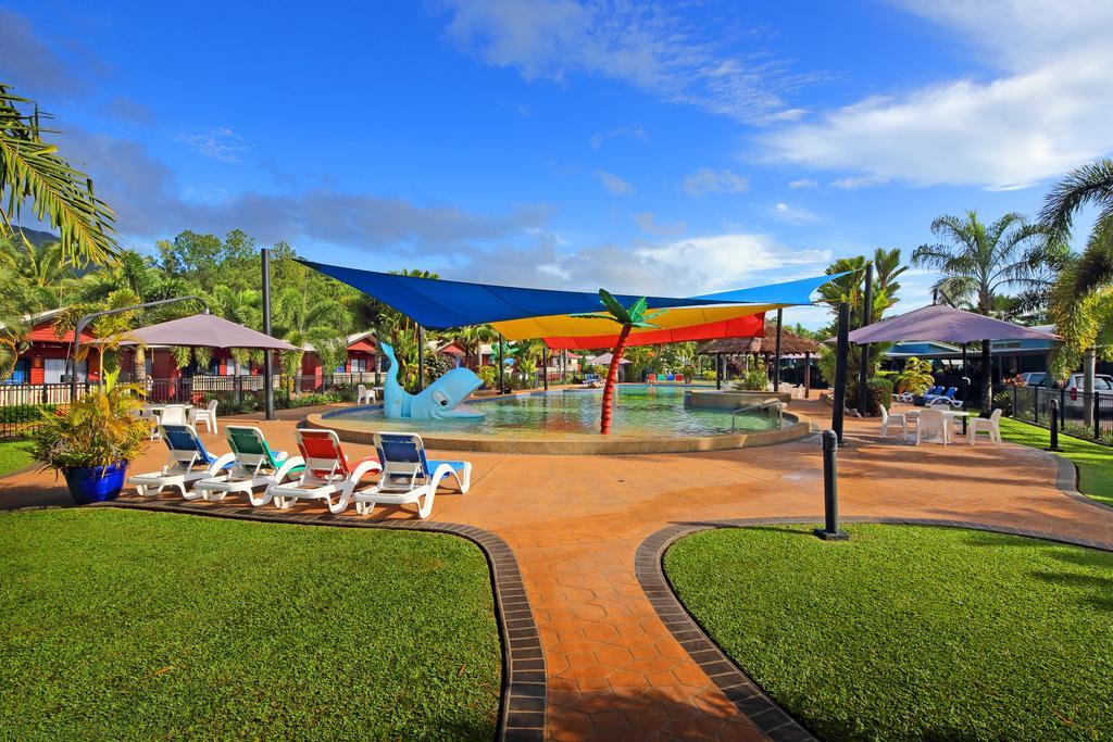 Ingenia Holidays Cairns Coconut Kültér fotó The swimming pool at the resort
