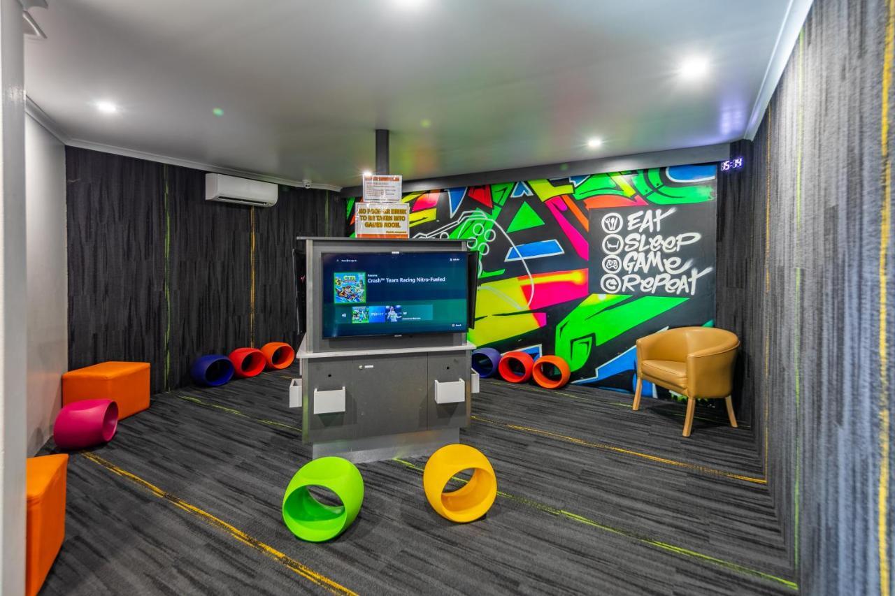 Ingenia Holidays Cairns Coconut Kültér fotó The Super Game Room