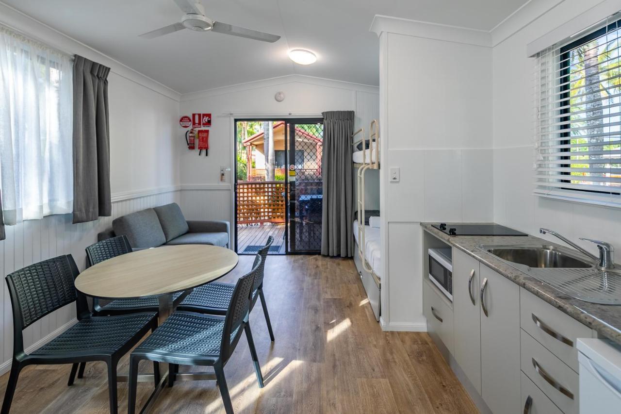 Ingenia Holidays Cairns Coconut Kültér fotó A typical interior of a manufactured home