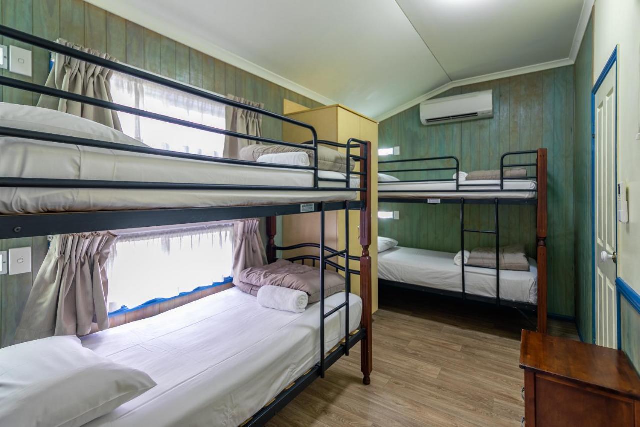Ingenia Holidays Cairns Coconut Kültér fotó Bunk beds in a hostel