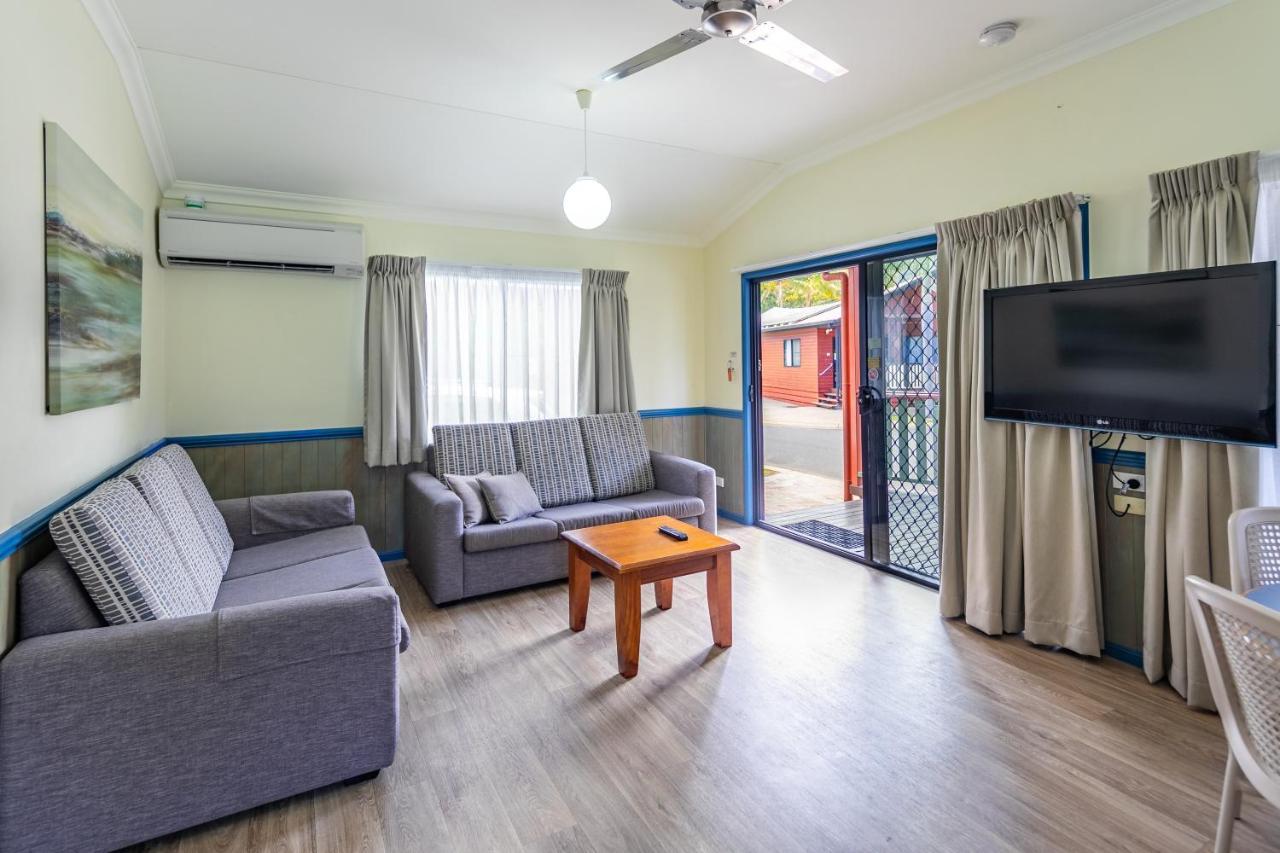 Ingenia Holidays Cairns Coconut Kültér fotó Living area of a two-bedroom villa