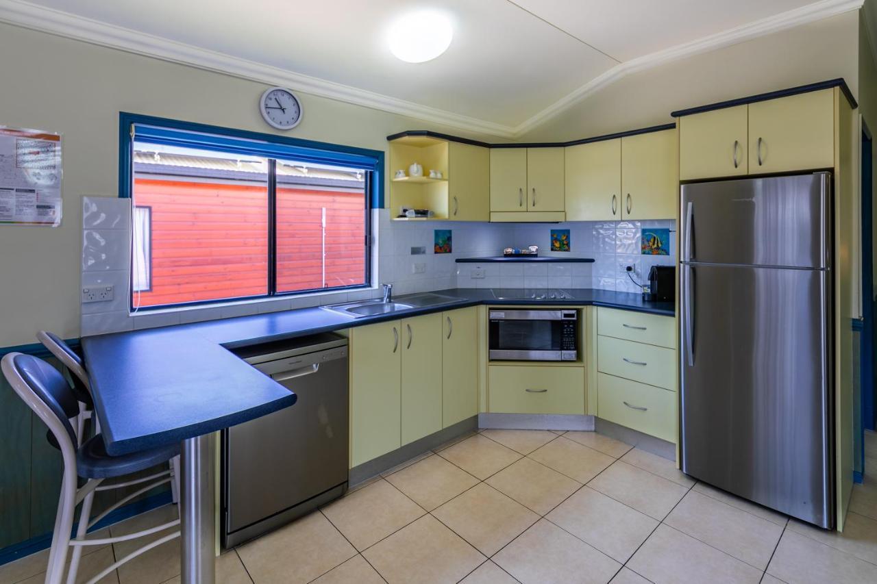 Ingenia Holidays Cairns Coconut Kültér fotó A modern Australian kitchen