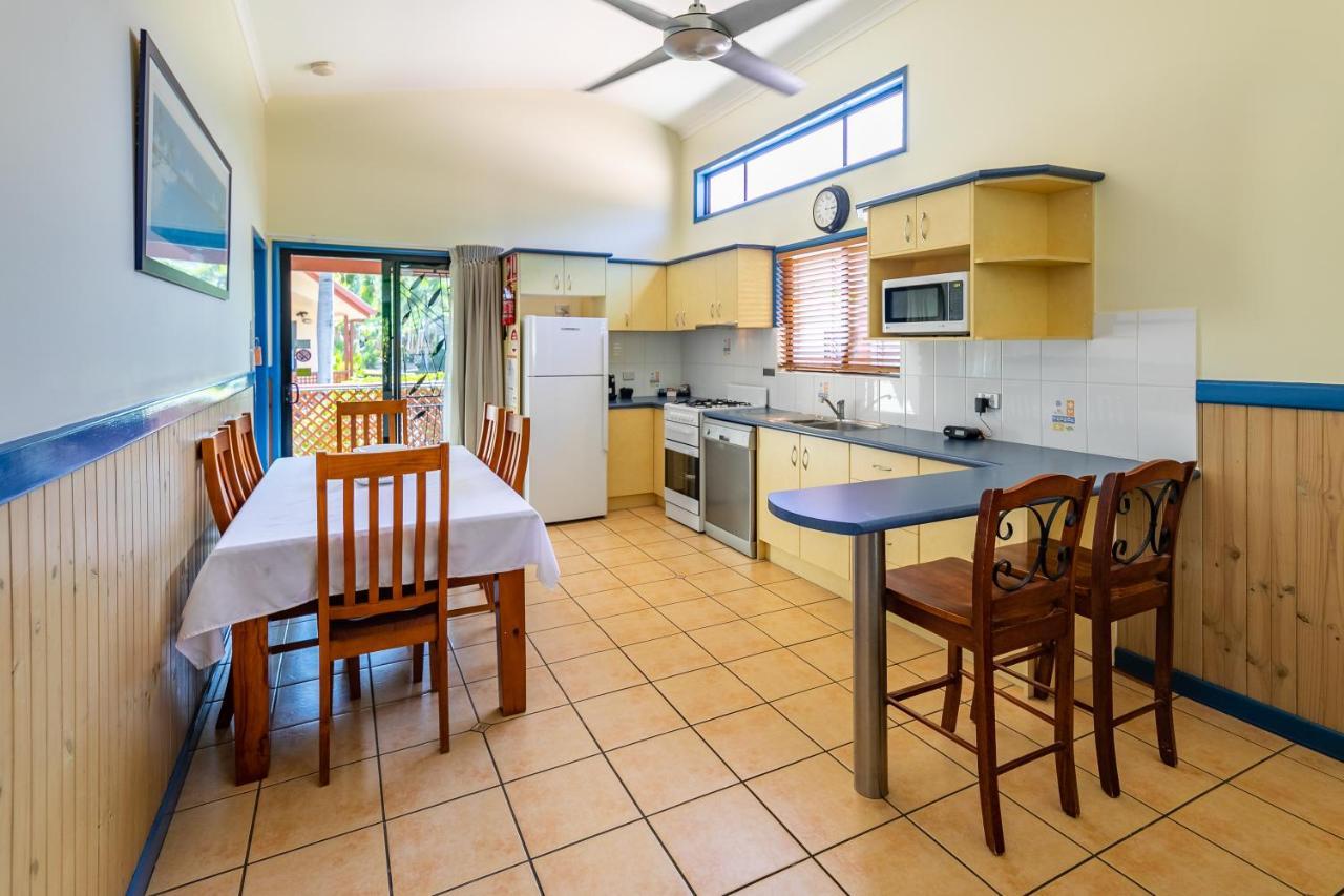 Ingenia Holidays Cairns Coconut Kültér fotó A typical kitchen