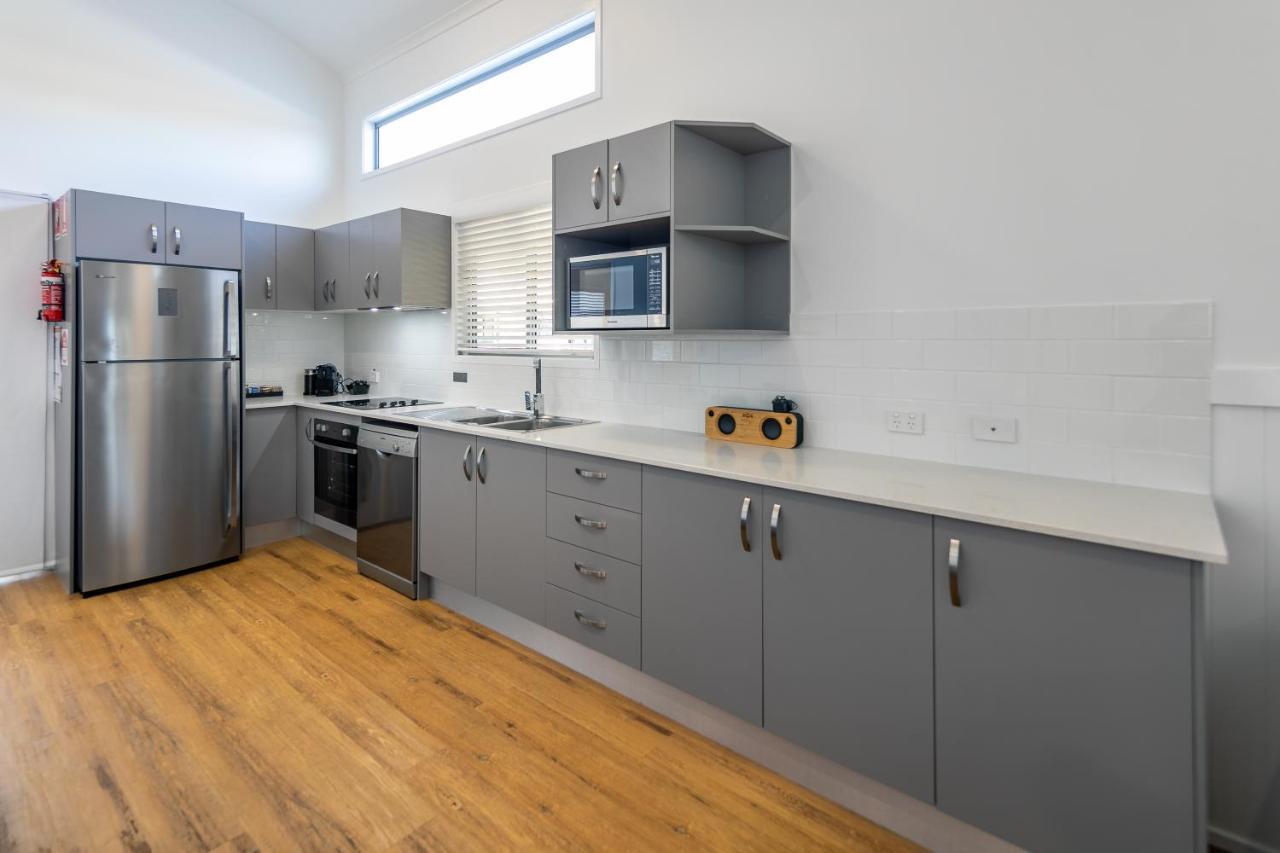 Ingenia Holidays Cairns Coconut Kültér fotó A kitchen in a student apartment at the University of Western Australia